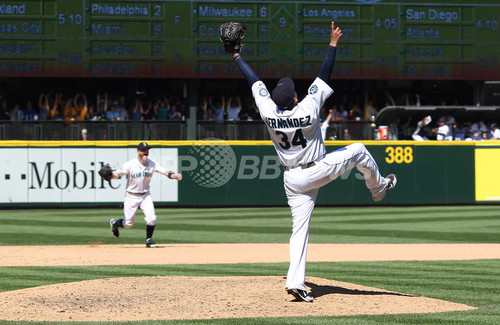 マリナーズのヘルナンデスが完全試合 Mlbでは今季3人目の快挙 写真10枚 ファッション ニュースならmode Press Powered By Afpbb News