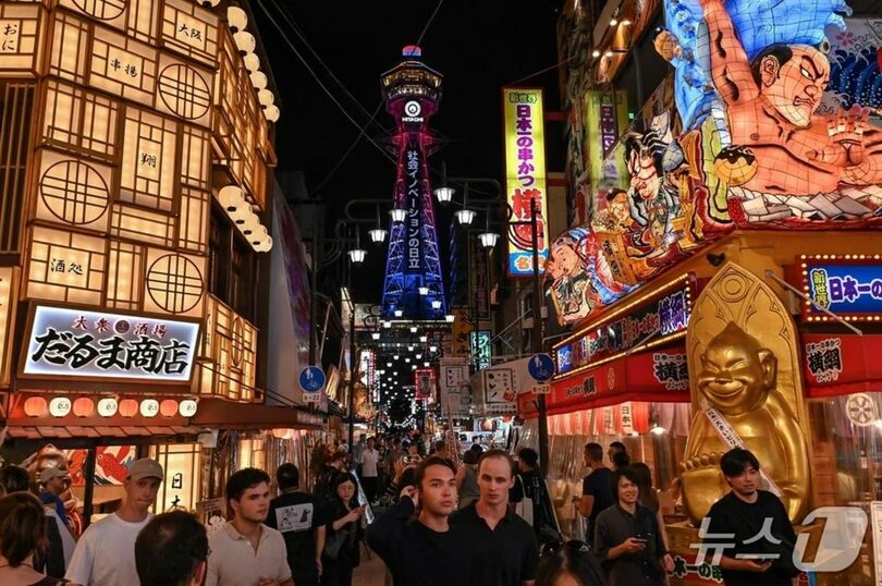 夜の大阪市内(c)AFP/news1