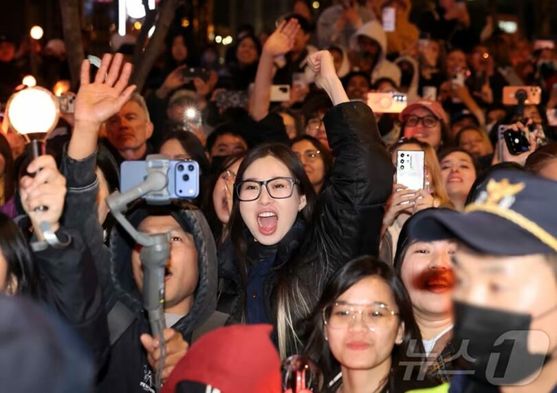 公演を観覧するファン(c)news1