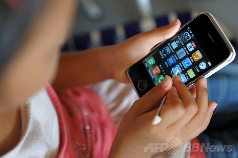 子どもの脳への携帯電話の影響、英で調査開始