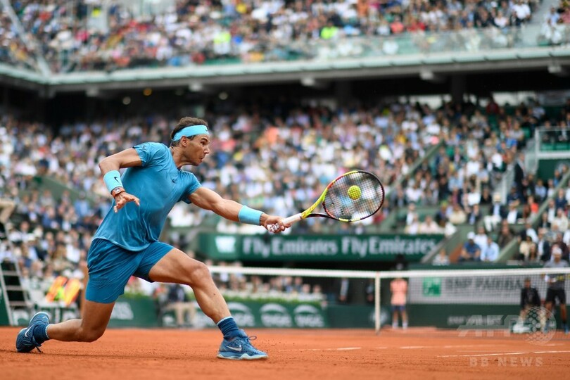 ナダル、「滑りすぎる」全仏のコートに不満 やや苦戦も2回戦へ