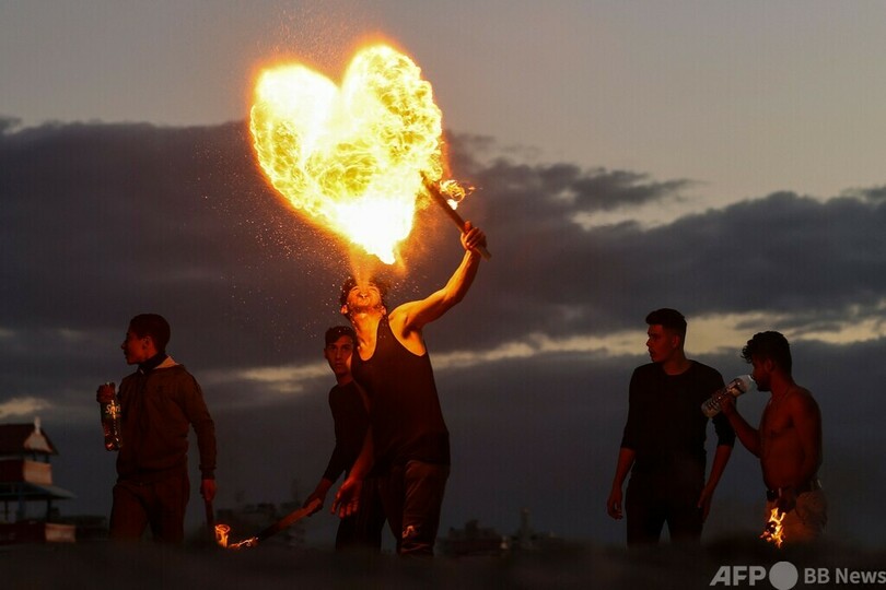 海岸で火吹き パレスチナ