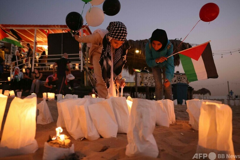 スカイランタンで追悼 国境地帯で死亡の記者 レバノン