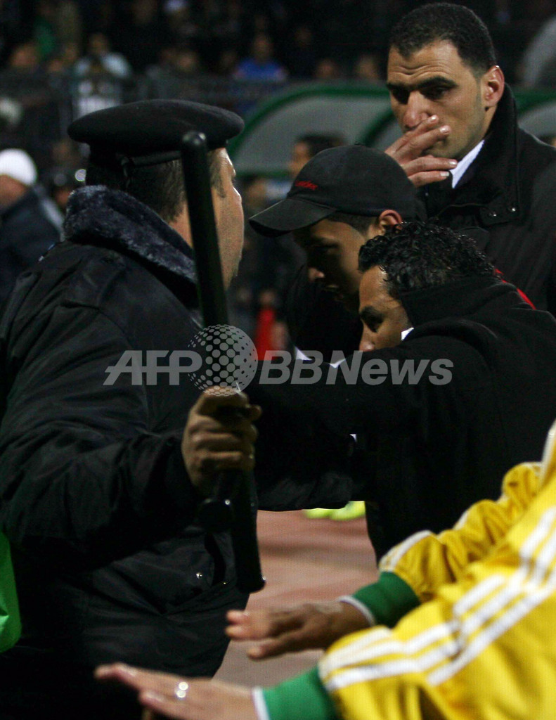 サッカー試合で暴動、74人死亡 1000人負傷か エジプト