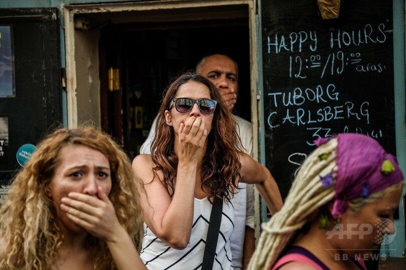 LGBT集会に催涙ガス、トルコ・イスタンブールの機動隊