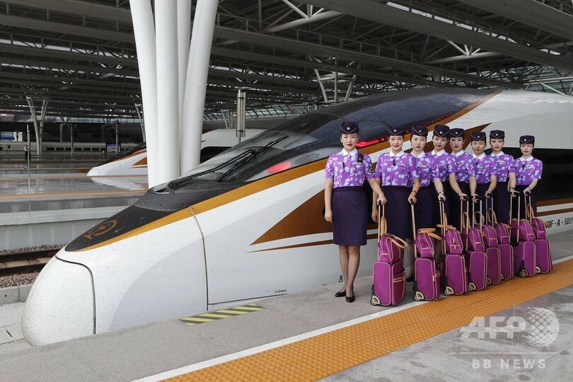 高速鉄道の乗務員 新しい制服でお出迎え 上海 写真2枚 国際ニュース Afpbb News