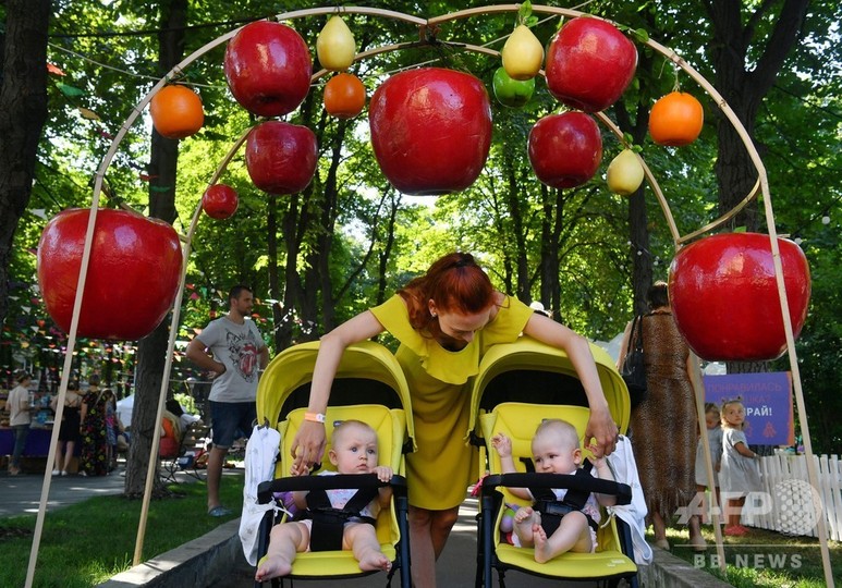 双子 三つ子が大集合 0組以上で記録樹立 ウクライナ 写真11枚 国際ニュース Afpbb News