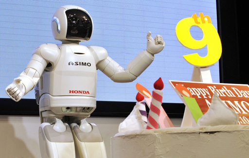 ホンダのASIMO、9歳に 都内でバースデーイベント 写真6枚 国際