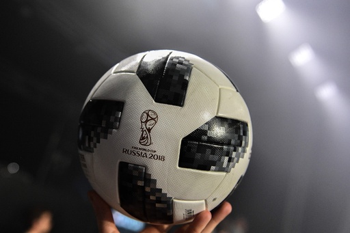 ロシアW杯公式球「テルスター18」お披露目、メッシら豪華ゲスト ロシアW杯公式球「テルスター18」お披露目、メッシら豪華ゲスト