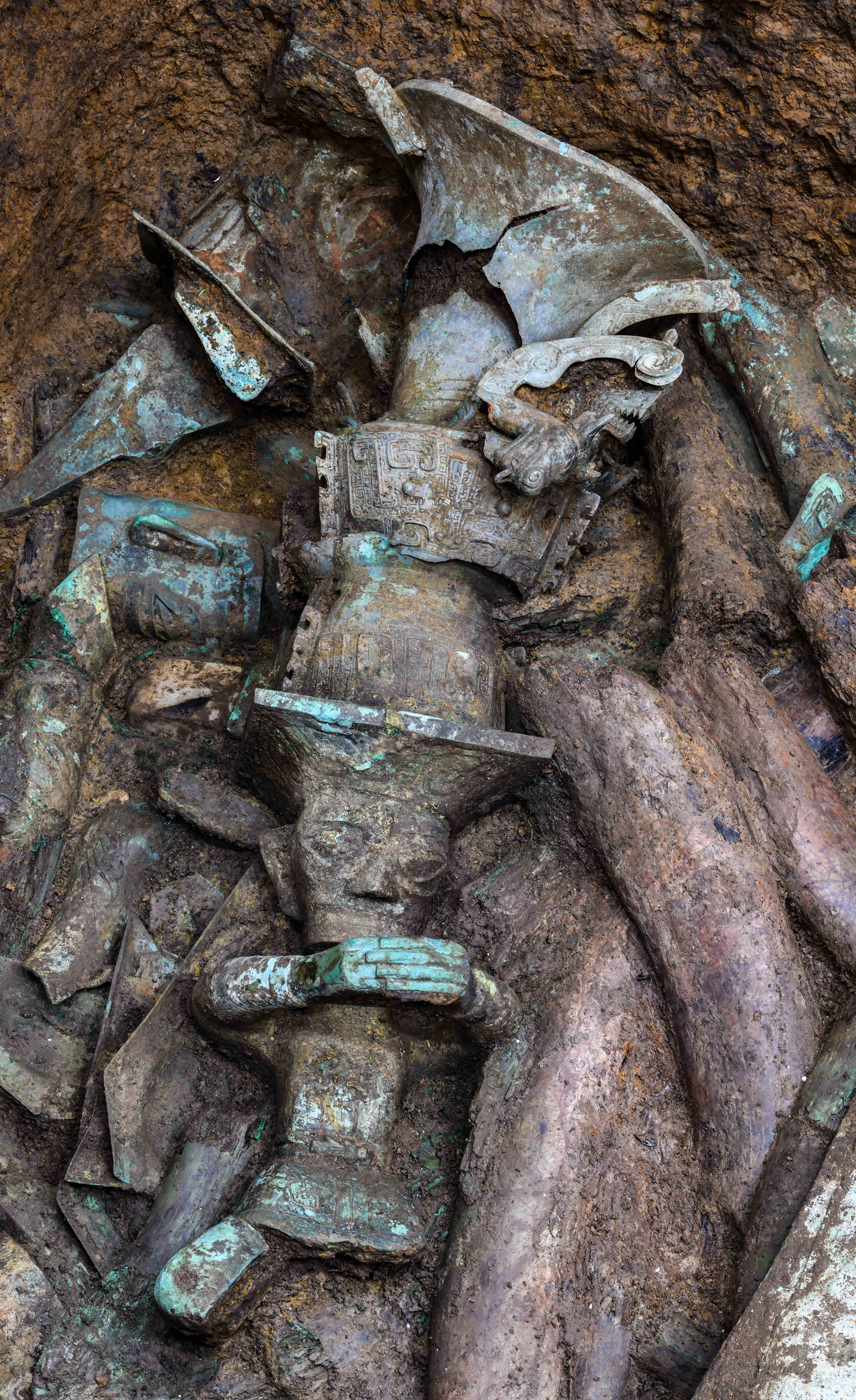 前漢墓から出土の青銅鎮、古代中国の暮らし映す