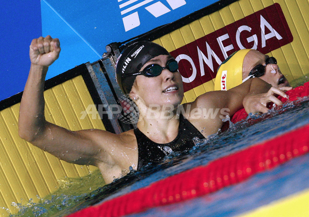 第12回世界水泳選手権 競泳 コーグリン 女子100メートル背泳ぎで世界新を記録し優勝 オーストラリア 写真6枚 国際ニュース Afpbb News