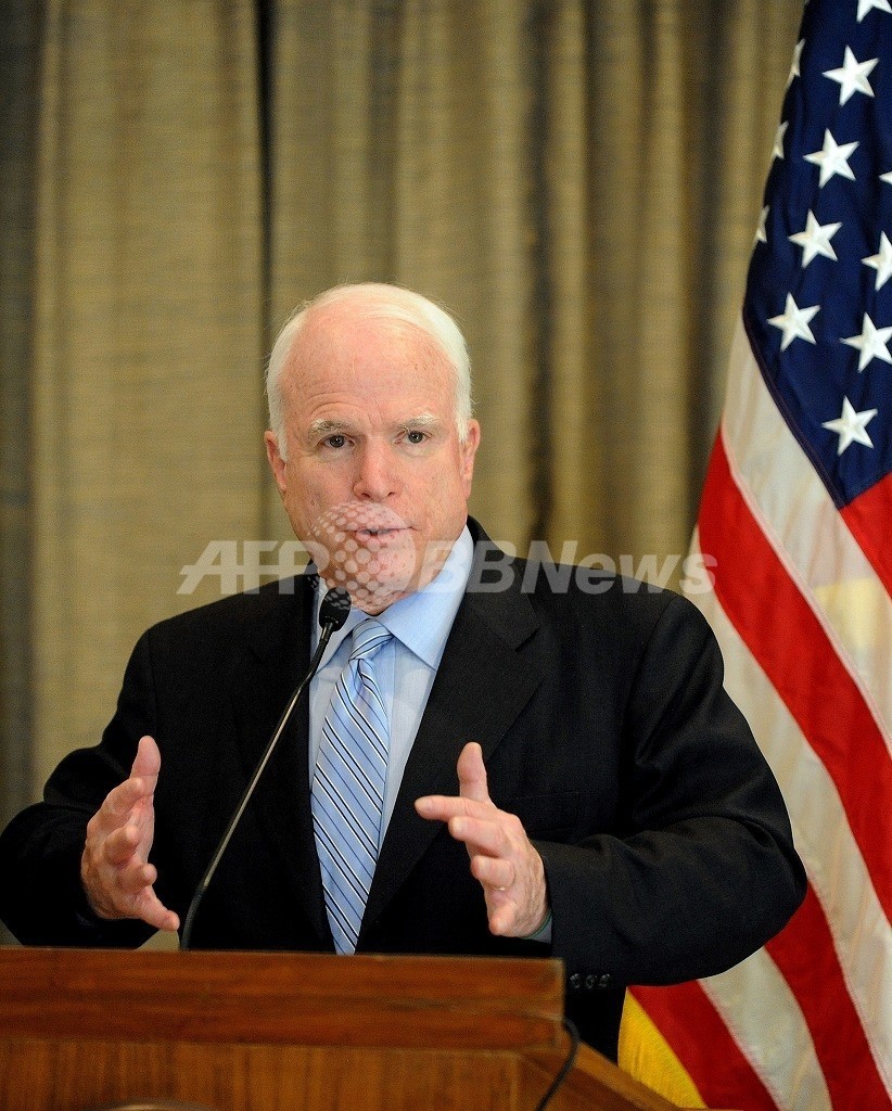 マケイン米議員、シリアへの軍事介入の可能性を示唆 マケイン米議員、シリアへの軍事介入の可能性を示唆