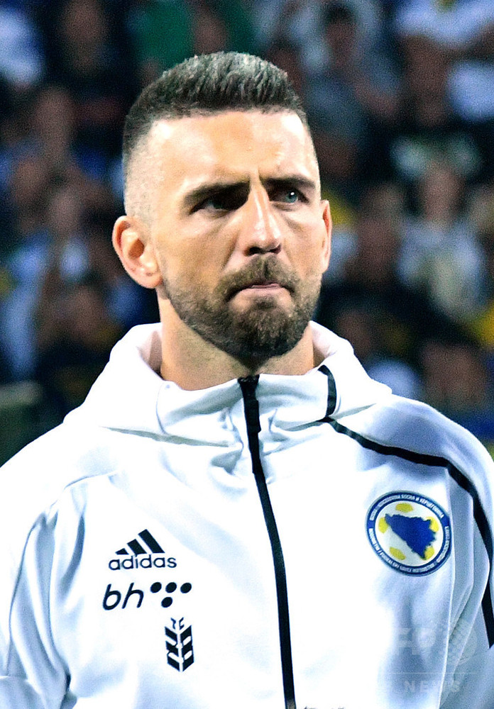 イビシェヴィッチが代表引退、10年にわたりボスニア代表をけん引 写真1枚 国際ニュース:AFPBB News