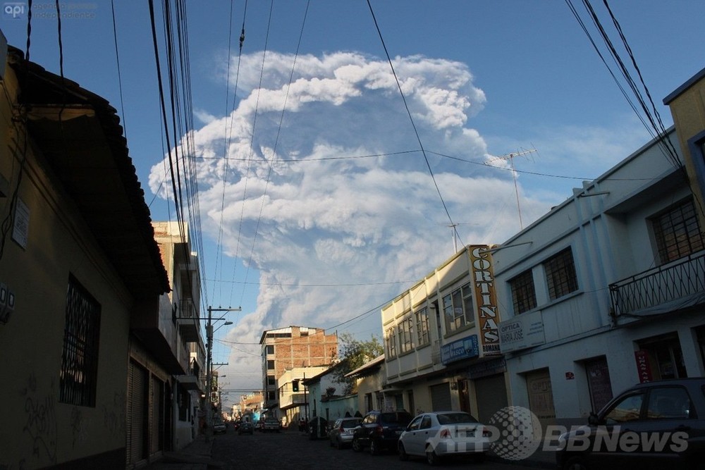 国際ニュース：AFPBB News南米エクアドルのトゥングラウア火山が噴火