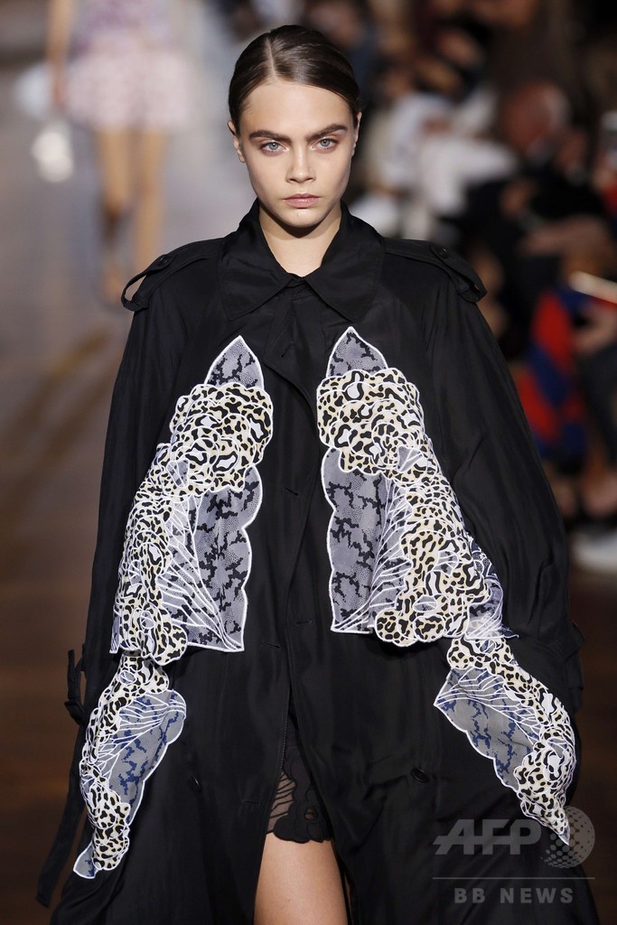 忙しい日々でもリラックスできる服を、「ステラ マッカートニー」15年春夏