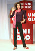 東京・表参道ヒルズで開かれたユニクロ（UNIQLO）の新商品「スリムボトムス」記者発表会に登場した女優の藤原紀香（2008年8月27日撮影）。(c)MODE PRESS