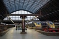 閑散とした英ロンドンのセントパンクラス駅（2020年12月21日撮影）。(c)Niklas HALLE&apos;N / AFP