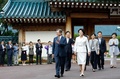 北朝鮮の平壌に向かうため、ソウルの公邸を出た韓国の文在寅大統領夫妻（2018年9月18日撮影）。(c)AFP PHOTO / Pyeongyang Press Corps