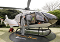 2008年4月12日、東京のフランス大使館で公開されたユーロコプター（Eurocopter）のヘリ「EC135」。エルメス（Hermes）がデザインを手がけた。(c)AFP/Yoshikazu TSUNO