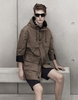 「マルニ アット H&amp;M（MARNI at H&amp;M）」メンズコレクション。ショートパンツ4490円、パーカ1万5990円。(c)H&amp;M/Josh Olins