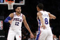 22-23NBAプレーオフ、イースタンカンファレンス1回戦（7回戦制）、ブルックリン・ネッツ対フィラデルフィア・セブンティシクサーズ。喜び合うフィラデルフィア・セブンティシクサーズのデアンソニー・メルトン（右）とトビアス・ハリス（2023年4月22日撮影）。(c)Sarah Stier/Getty ImagesAFP