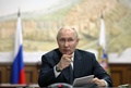 視察先のロシア南西部ダゲスタン共和国から、観光開発に関するビデオ会議の議長を務めるウラジーミル・プーチン大統領（2023年6月28日撮影）。(c)Gavriil GRIGOROV / SPUTNIK / AFP