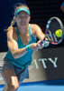 テニス男女混合国別対抗戦、第27回ホップマンカップ（Hopman Cup XXVII）初日、カナダ対チェコ。リターンを狙うユージェニー・ブシャール（Eugenie Bouchard、2015年1月4日撮影）。(c)AFP/TONY ASHBY