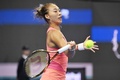 テニス、中国オープン、女子シングルス4回戦。リターンを打つ鄭欽文（2024年10月2日撮影）。(c)GREG BAKER / AFP