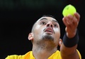 男子テニスの国別対抗戦デビスカップ、ワールドグループ準決勝、ベルギー対オーストラリア。サーブを打つオーストラリアのニック・キリオス（2017年9月17日撮影）。(c)AFP/EMMANUEL DUNAND