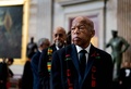 米公民権運動の象徴、ジョン・ルイス下院議員（右）。首都ワシントンの連邦議会議事堂で（2019年10月24日撮影）。(c)Melina Mara / POOL / AFP