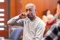 米サンフランシスコの裁判所で下された判決に反応を示す原告のドウェイン・ジョンソンさん（2018年8月10日撮影）。(c)JOSH EDELSON / AFP