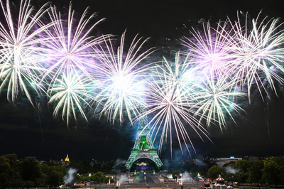 「ばら色のパリ」像は永遠…?! ドラマ「エミリー、パリへ行く」人気