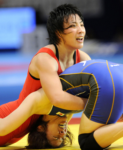 浜口 準決勝で敗れ3位決定戦へ、女子レスリング世界選手権