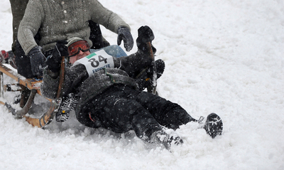 木製のそりで疾走！ドイツ伝統そりレース