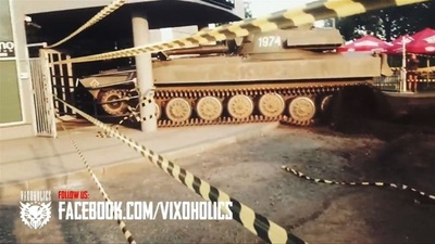 旧ソ連の戦車、操縦不能でダンスクラブに突っ込む ポーランド