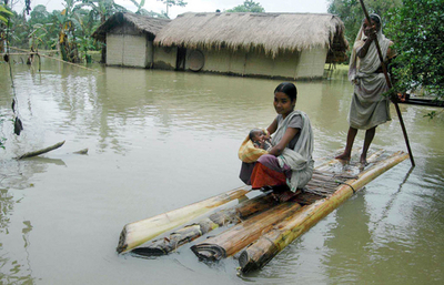 豪雨に見舞われたインドとネパール、少なくとも38人が死亡