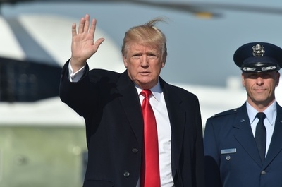 トランプ氏、英極右の反イスラム動画を再ツイート 批判のメイ首相を攻撃