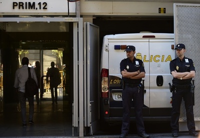 息子の治療求め国外逃亡、逮捕の英夫婦に同情集まる