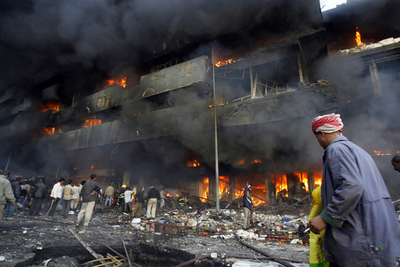 バグダッド中心部で連続爆発、死者60人以上に - イラク