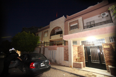 武装集団がリビアのチュニジア領事館を襲撃、職員10人を誘拐