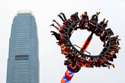 【今日の1枚】足元がやばい絶叫マシン 香港