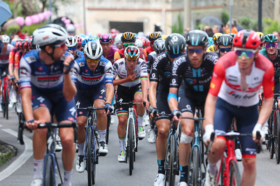 ジロで2度落車のエベネプールが軽傷強調 犬きっかけの不運も