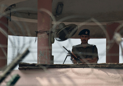 インド最厳戒態勢の刑務所から2人脱獄 