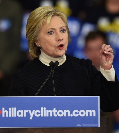 クリントン氏の私用メール、新たに公開 84通が機密扱いに 