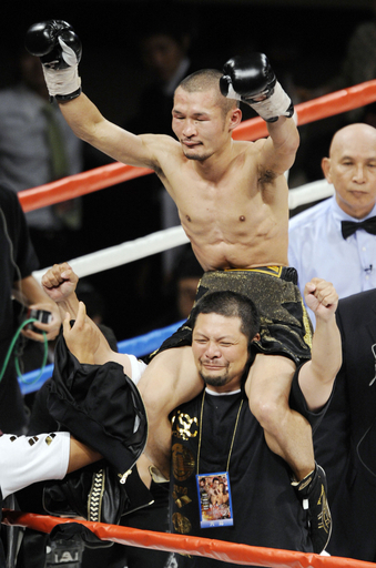 名城 判定勝ちで王者に返り咲く