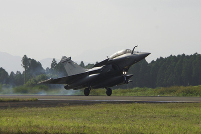 Japan's cabinet approves fighter jet exports