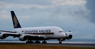 シンガポール航空エアバスA380、誘導路外れる事故