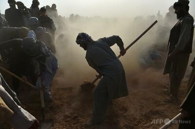イラン目指したアフガン人14人、灼熱の砂漠で遺体で発見