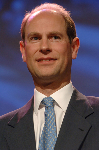 英エドワード王子、猟犬につえ振り回す 愛護団体は非難