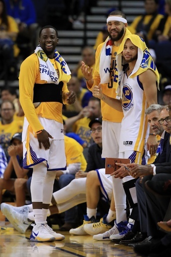 ウォリアーズが2連勝、カリーの活躍でエース欠くスパーズに圧勝